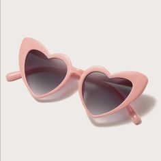 Retro Light Pink Heart Sunglasses With Case In Original Wrapping Pink Heart-shaped Sunglasses As Gift, Heart-shaped Pink Sunglasses As Gift, Heart-shaped Pink Sunglasses For Gift, Pink Heart Sunglasses, Light Pink Heart, Retro Light, Girls Heart, Cute Sunglasses, Beach Sunglasses