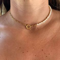 Diy Pearl Jewelry, Jewels Diy, Pearl Fashion, Double Layer Necklace, Layer Necklace, Neck Jewellery, Classy Jewelry, Jewelry Essentials