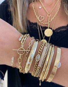 Xoxo Jewelry, Fantasy Earrings, Preppy Jewelry, Wrist Jewelry, Snake Jewelry, Jewelry Accessories Ideas, Classy Jewelry, Jewelry Essentials, Stacked Jewelry