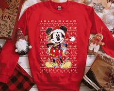 Disney Christmas Outfits, Freddy Krueger Shirt, Mickey Shirt, Mouse Christmas, Mickey Mouse Christmas, Snoopy Christmas, Christmas Outfits, Sweater Vintage, Disney Christmas