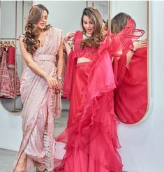 Bookmark These 18 Modern And Unique Saree Draping Styles! Choli Dress, Saree Wearing Styles, Saree Wearing