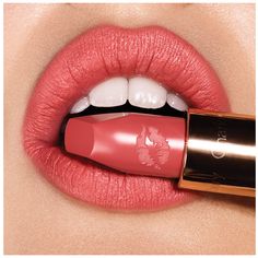 Lipstick Colours, Charlotte Tilbury Hot Lips, Makeup Finds, Summer Lipstick, Charlotte Tilbury Matte Revolution, Light Pink Lip Gloss, Metallic Lipstick, Cool Makeup Looks, Best Lipsticks