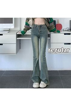 Y2K Skinny Flare Jeans - Jeans Korean Fashion Street, Iconic Y2k, Denim Decor, Denim Flare Jeans, Middle Age Fashion, Jean Flare, Summer Jeans, Jeans Y2k, Aesthetic Y2k