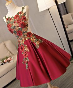 Mexican Quinceanera Dresses, Quince Dresses Mexican, Quinceñera Dresses, Red Quinceanera Dresses, Dama Dresses, Dress Homecoming, Satin Short, Mexican Dresses, Short Prom Dress