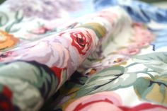 an image of a flowered fabric with many colors and patterns on it's surface