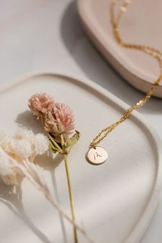 Minimal Jewelry Photography, Jewelry Product Photography, Jewelry Promo, Minimal Gold