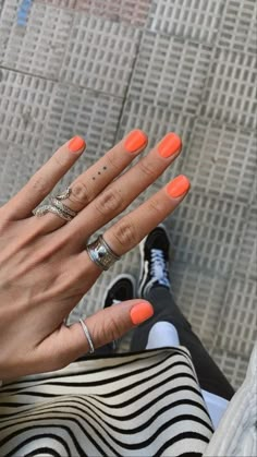 Nail Colors That Make You Look Tan, Summer Toe Nails Colors, August Nail Colors, Nails Funky, Nails And Rings, August Nails, Nails Bright, Manicure Colors, Nails Pretty