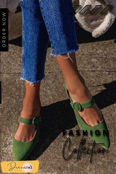 Pointed Toe Buckled Chunky Heels Design Moda, Chunky Heel Pumps, Designer Pumps, Pointed Toe Heels, Green Shoes, Suede Shoes, Mens Casual Shoes, Chunky Heels, Low Heels