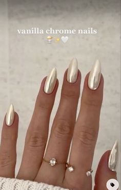 White Chrome Nails, Gold Chrome Nails, Nye Nails, Milky Nails, Almond Shape Nails, Shiny Nails, Neutral Nails, Classy Nails, Chrome Nails