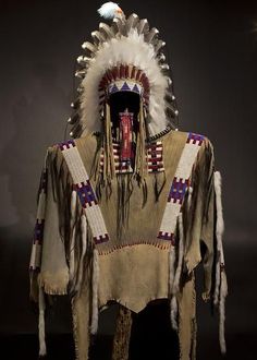 Sioux War Shirt Native American Dress, Native American Headdress, Native American Wisdom, Native American Regalia, Native American Clothing, Indian Headdress, Native American Crafts, Black Arrow, Native American Artifacts