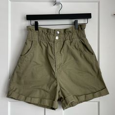 Brand New - H&M High-Waisted Olive Green Shorts Women’s Size: Us 8 Never Worn 100% Cotton Material *Smoke & Pet Free Home* Olive Green Shorts, H&m Shorts, Shorts Women, Green Shorts, High Waisted Shorts, Cotton Material, Olive Green, High Waist, H&m