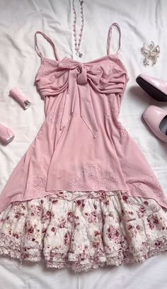 Innocent Clothes Aesthetic, Haruhi Outfit, Pink Vintage Outfits, Babydoll Aesthetic Outfits, Casual Princess Outfits, Light Feminine Outfits, Innocent Outfit, Pink Coquette Dress, Outfit Ideas Kawaii