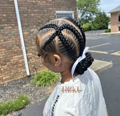 Cornrow Back With Heart, Criss Cross Knotless Braids With Heart, Knotless Braid With Heart On Side, Heart On The Side With Knotless Braids, Knotless Braids With Heart On The Side, Quick Braids, Braided Hairstyles For Teens, Braided Hairstyles For Black Women Cornrows, Sleek Ponytail Hairstyles