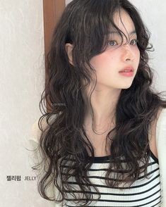 Jelly Perm, Asian Hair Perm, Wavy Mid Length Hair, Long Hair Perm, Bangs Wavy Hair, Korean Hair Color, Long Hair Style, Hair Color Underneath