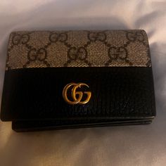 Small Wallet Used A Few Times . Excellent Condition Bags Gucci, Gucci Marmont, Card Case Wallet, Gucci Black, Small Wallet, Gucci Bags, Card Case, Gucci Bag, Wallets