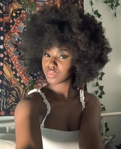 Afros Black Women, Afro Hair Art, Pelo Afro, Afro Textured Hair, Human Reference, Afro Girl