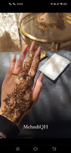 a woman's hand with hendiq on it