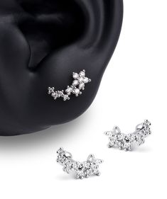 🌼 Shine bright with my exquisite Flower Curved Stud! 🌈 Don’t miss out!

#oumojewelry #earpiercing #earstyling #earrings #piercingjewelry