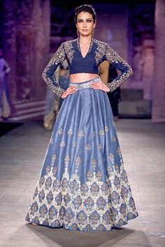 Evoke elegance with this stunning blue silk lehenge adorned with zari and dabka embroidery. :) Sabyasachi Wedding Lehenga, Lehenga Embroidery, Traditional Lehenga, Orang India, Bridesmaid Lehenga, Raw Silk Lehenga, Indian Lehenga Choli, Gaun Fashion, Blue Lehenga