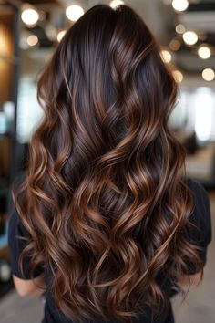 Long hair with a chocolate brown and caramel balayage is trending in 2024. This warm and delicious color blend adds a luxurious and inviting look, perfect for a fashionable and rich balayage style. Balayage Ideas, Hair Dyed, Gorgeous Hair Color, Caramel Hair, Caramel Highlights