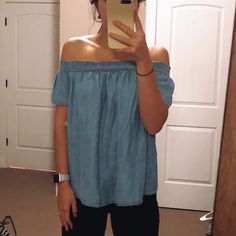 Nwt Old Navy Chambray Off The Shoulder Top. Never Worn Excellent Condition! Light Wash Tops For Summer, Summer Stretch Tops In Medium Wash, Stretch Light Wash Top For Day Out, Chambray Top, Off The Shoulder Top, Old Navy Tops, Navy Tops, Chambray, Shoulder Top