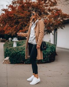 Outfits Leggins, White Sneakers Outfit, Sneaker Outfits Women, Black Leggings Outfit, Legging Outfits, Trendy Fall Outfits, Looks Black, Cute Fall Outfits, Mode Inspo