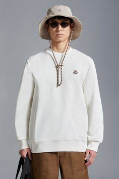 A casual staple, this sweatshirt is crafted from pure cotton. The classic crew neck style for men is embellished with a felt logo patch on the chest, a distinct Moncler design code. Casual Sweater With Logo Patch For Streetwear, White Logo Patch Sweatshirt, Casual Streetwear Sweater With Logo Patch, Casual Long Sleeve Sweatshirt With Logo Patch, White Long Sleeve Sweatshirt With Logo Patch, White Cotton Sweatshirt With Logo Patch, Casual Crew Neck Sweatshirt With Logo Patch, Patch Sweatshirt, Monogram Sweatshirt