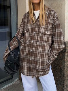 Oversized Plaid Shirts, Nerd Chic, Normal Body, Chic Shirts, Shirts Women Fashion, Spring Shirts, Navy And Green, Retro Stil, Sleeves Pattern