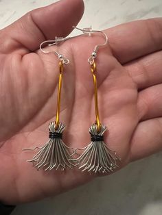 Hello lovelies! If you're looking for super cute witchy jewelry these broom stick earrings are for you! These beautiful broomstick earrings are completely handmade from the bristles to the broom stick handle. They  are also completely customizable and can come in a variety of colors combinations!  These earrings are made with tarnish resistant copper and aluminum wire. the earrings hooks are sterling silver.  Designing your perfect pair is simple! Just choose the desired colors combinations duri Simple Wire Earrings, Beer Bottle Cap Crafts, Wired Earrings, Halloween Jewelry Diy, Broom Stick, Witch Accessories, Spiked Jewelry, Colors Combinations, Stick Earrings