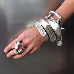 Diy Jewelry To Sell Indie Dark, Rings And Bracelets, Funky Jewelry, Stunning Jewellery, Jewelry Inspo, Arm Candy, Modern Jewelry, Silver Bracelets