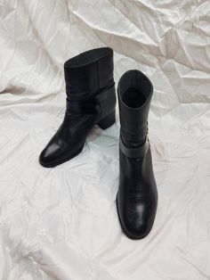 So fashionable women's boots for special lady's. Black leather vintage round toe boots.  These beautiful boots with a skirt or dress look very nice. Soft leather made this shoes very comfortable.  There vintage boots complete any look you have. Knee high boots very like.  Ankle boots are always elegant shoes. This genuine leather boots very well. In a single copy. Chunky heel boots. This zip up boots is a vintage supply. The original style of the 90's. Limited edition. Good condition. Materials: Vintage Ankle Boots With Stacked Heel, Wide Calf Ankle Moto Boots With Stacked Heel, Wide Calf Round Toe Heeled Boots With Buckle, Wide Calf Stacked Heel Moto Ankle Boots, Wide Calf Moto Boots With Stacked Heel, Fitted Moto Ankle Boots With Stacked Heel, Fitted Ankle Boots With Buckle Closure, Low Heel Mid-calf Boots With Stacked Heel, Wide Calf Mid-calf Boots With Buckle Closure