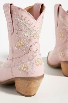 Small Twist, Pink Cowboy Boots, Pink Cowboy, Fest Outfits, Western Outfit, Pink Cowgirl, Pink Boots