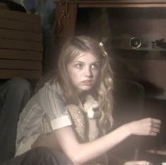 cassie ainsworth Skins Photoshoot, Cassie Skins Aesthetic Outfits, Cassie From Skins Aesthetic, Cassie Pfp, Cassie Ainsworth Outfit, Skins Cassie Aesthetic, Cassie Skins Pfp, Cassie Pfp Skins, Cassie Skins Outfit