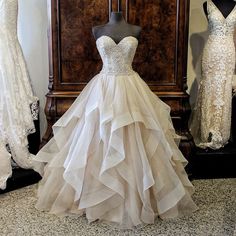 Wedding Ball Gown Dresses, Layered Wedding Dresses, Dresses Gold, Junior Prom, Gold Prom Dresses, Cheap Bridesmaid, Long Prom Gowns, Dresses Designer, Ball Gowns Evening