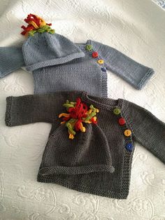 a knitted sweater with flowers on it and instructions for how to crochet