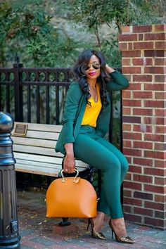 Chique Outfits, Business Outfit, Yellow Top, Green Pants, Work Wardrobe, Professional Outfits