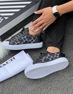 Dior Tennis Shoes, Dior Sneakers Outfit Women, Dior Shoes Sneakers, Dior Vibe Sneaker, Dior Black Sneakers, Preppy Shoes