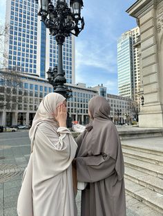 Matching Abayas, Hijabi Lifestyle, Hijabi Styles, Sister Goals, Asian Clothes, Sisters Goals, Muslim Family, Friend Poses Photography