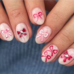 Winter Disney Nails, Crazy Christmas Nails, Christmas Bow Nails, Nails 2025, Disney Christmas Nails, Preppy Nails, Freestyle Nails, Nail Hacks