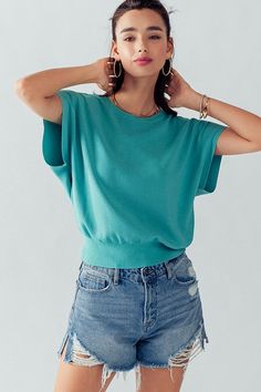 This Urban Daizy Round Neck Short Sleeve Top is made of 63% acrylic and 37% polyamide for an ultra-soft feel. With a wide short sleeve tunic cut, this top is sure to make a statement. The model is wearing a size small/medium and is 5'7", so you can expect a flattering fit even for taller heights. Due to monitor resolution, the color may vary slightly. Pink M, Short Sleeve Tunic, Short Sleeve Top, Short Sleeves Tops, Sleeve Top, Round Neck, Resolution, How To Wear, Black