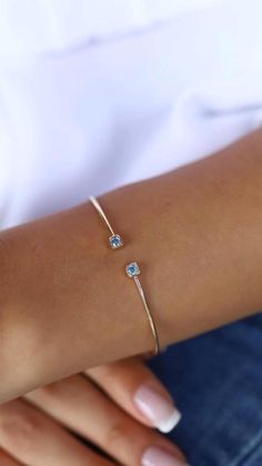 Hands Rings, Minimalistic Jewellery, Shaadi Decor, Minimalistic Bracelet, Tiny Bracelet, Silver Bar Bracelet, Diy Braided Bracelet, Solid Gold Bangle, Mangalsutra Chain