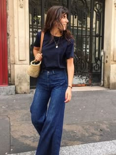 Denim Blue Pants Outfit, Styling Navy Blue Pants, How To Style Navy Blue Pants, Wide Leg Dark Jeans Outfit, Navy Blue Wide Leg Pants Outfits, Dark Blue Blouse Outfit, Navy Blue Tshirt Outfit, Navy Wide Leg Pants Outfit, Navy Blue Outfits For Women