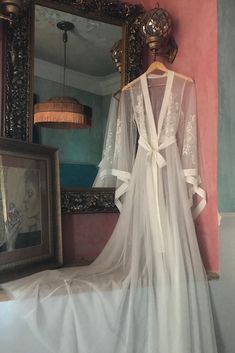 Wedding Linger The Bride, Wedding Night Outfit Brides, Wedding Night Outfit, Bride Robe Lace, Bridal Lingerie Honeymoon, Wedding Nightgown, Bridal Robe Lace, Pijamas Women