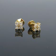 Weight:2.9gr Metal:18kt Yellow Gold (tested) Stones:8 Diamonds *Cut:Brilliant *Total Carat Weight:1ct approx. *Colour:I/J *Clarity:SI  Condition:Very Good Comments: These beautiful earrings are set with 8 round brilliant cut diamonds in a square design - they have a good colour and clarity. The total carat weight is around 1ct. They are fully made in 18kt yellow gold (tested) Dimensions: *Length:7mm / 0.27in *Height: 7mm / 0.27in All our items comes with either a gemmological report or a jewelle Luxury Yellow Gold Diamond Earrings With Single Cut, Luxury Yellow Gold Diamond Earrings With Single Cut Diamonds, Luxury Yellow Gold Diamond Earrings With Brilliant Cut, Luxury Yellow Gold Brilliant Cut Diamond Earrings, Luxury Brilliant Cut Yellow Gold Diamond Earrings, Formal Dazzling Diamond Earrings With Single Cut Diamonds, Luxury Diamond Cut Yellow Gold Diamond Earrings, Luxury Yellow Gold Diamond Cut Earrings, Luxury Diamond Earrings With Brilliant Cut For Formal Events