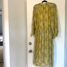 Beautiful Never Worn Nwt Dresses Beautiful, Zara Dresses, Gold Yellow, Midi Dress, Zara, Yellow Gold, Womens Dresses, Yellow, Women Shopping