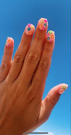 Nail Designs For Short Nails Spring, Natural Gel Nails Ideas Summer, Different Tips Nails, Acrylic Summer Nails Trendy, Cute Dipped Nails Ideas, Cute Short Spring Nails Simple, Cute Short Acrylic Nails With Flowers, Simple Nail Ideas For Summer Short, Spring Nails 2023 Gel Natural