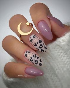 7,587 Likes, 106 Comments - Monika (@monika__nails) on Instagram: “Chwilowa przerwa od walentynkowych stylizacji 😉 Leopard print nails💅 kto lubi?  Ten śliczny lekko…” Leopard Print Nails, Print Nails, Leopard Nails, Pretty Nail Art Designs, Chic Nails, Fancy Nails, Dope Nails, Trendy Nails, Nail Art Design