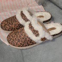 Nib Leopard Print Easy Spirit Comfortable Slide On Slippers Size 10 M Comfortable Brown Synthetic Slippers, Comfy Brown Slippers With Cushioned Footbed, Comfy Brown Slippers For Fall, Casual Brown Winter Slippers, Brown Synthetic Slippers For Fall, Brown Synthetic Flat Slippers, Brown Synthetic Slippers With Flat Heel, Brown Synthetic Flat Heel Slippers, Brown Synthetic Slip-on Slippers