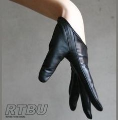 Gloves Aesthetic, Gloves Outfit, Biker Gloves, Leather Fingerless Gloves, Gloves Pattern, Punk Rocker, Fashion Runway