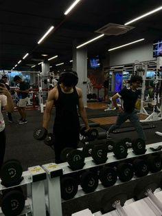 Gym Pictures Aesthetic, Aesthetic Gym Pics, Gym Pfp, Male Fitness Photography, Gym Boys, Gym Selfies, Gym Pics, Workout Pics